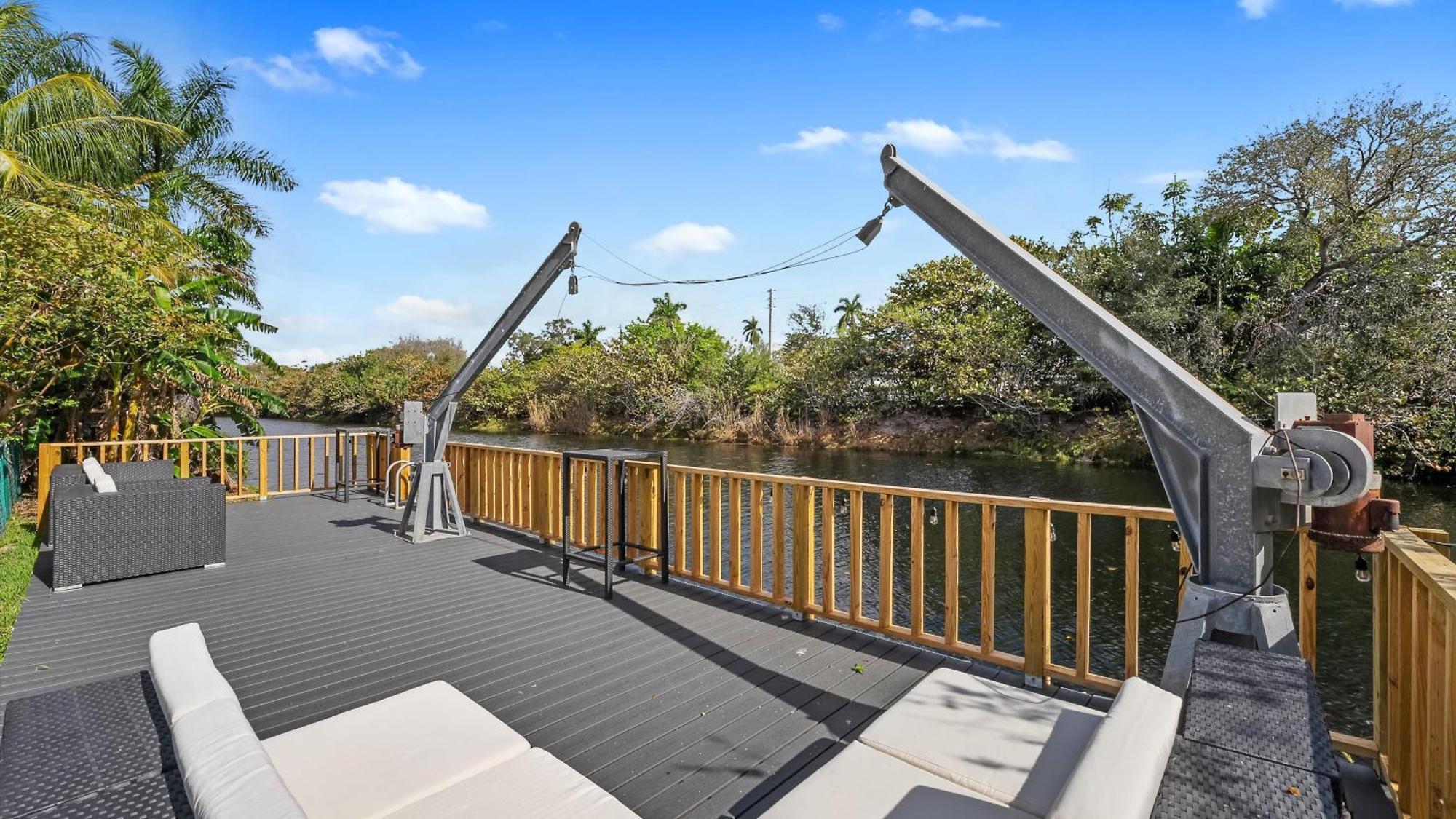 Vila Luxury Miami Waterfront Retreat With Private Dock Golden Glades Exteriér fotografie